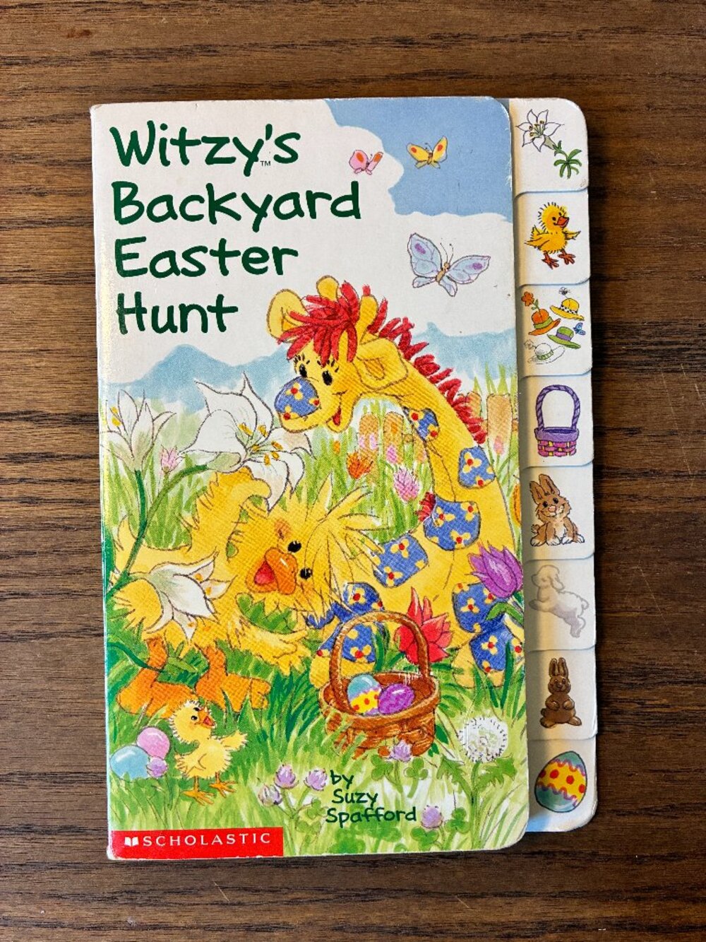 Witzy's Backyard Easter Hunt; Written by Suzy Spafford; Scholastic Publishing;